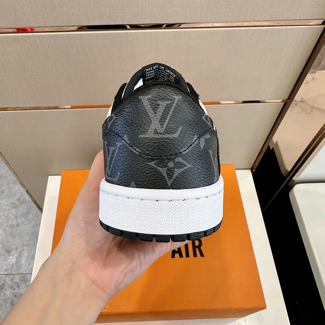 Men's shoes 💰p440 "*OUIS *UITTO* Nike" new original drawer box, co-branded low-top casual sneakers, this sneaker is completely made of denim canvas splicing leather, decorated with Louis Vuitton's iconic monogram and Damierl pattern with natural cowhide piping. The upper of this shoe combines LV’s most classic Monogram and Damier elements, giving it a sense of luxury and recognition! Size: 38-45